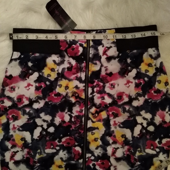 Flora Print Pencil Skirt - Picture 7 of 8